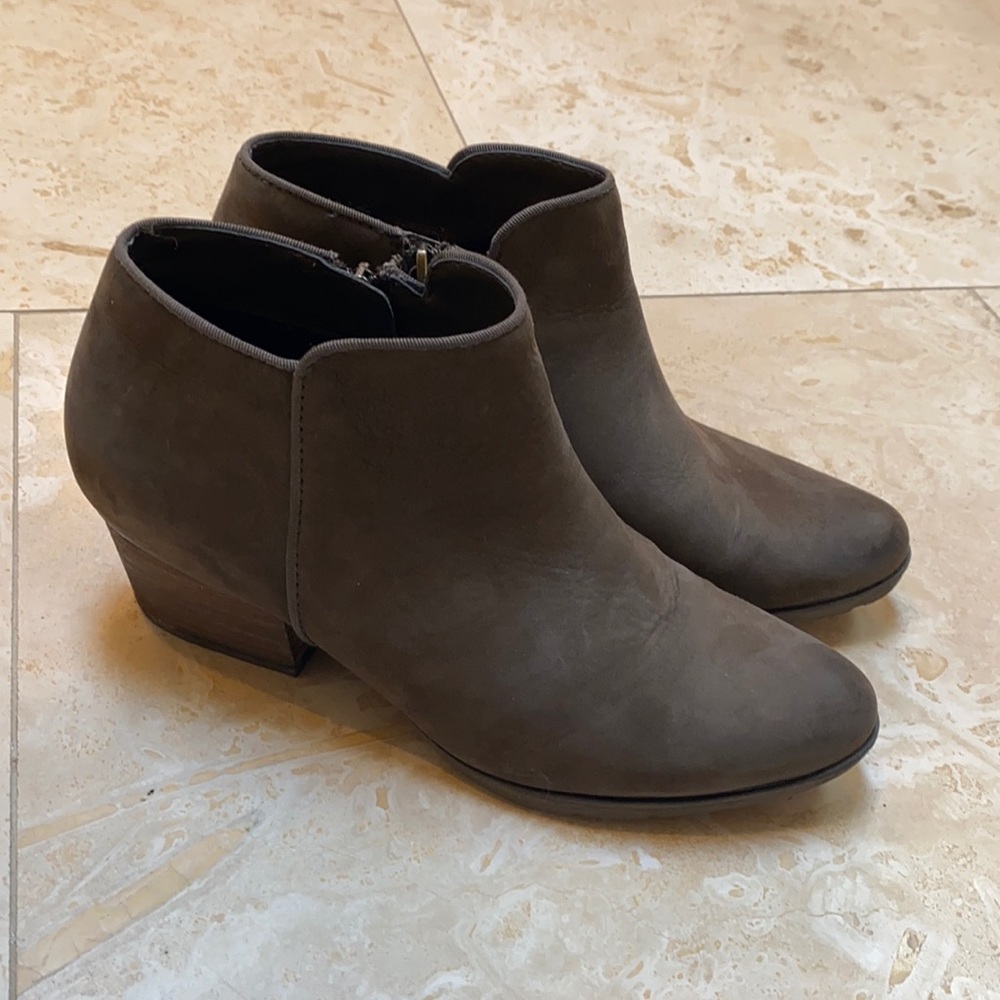 Blondo booties waterproof EUC brown size 8